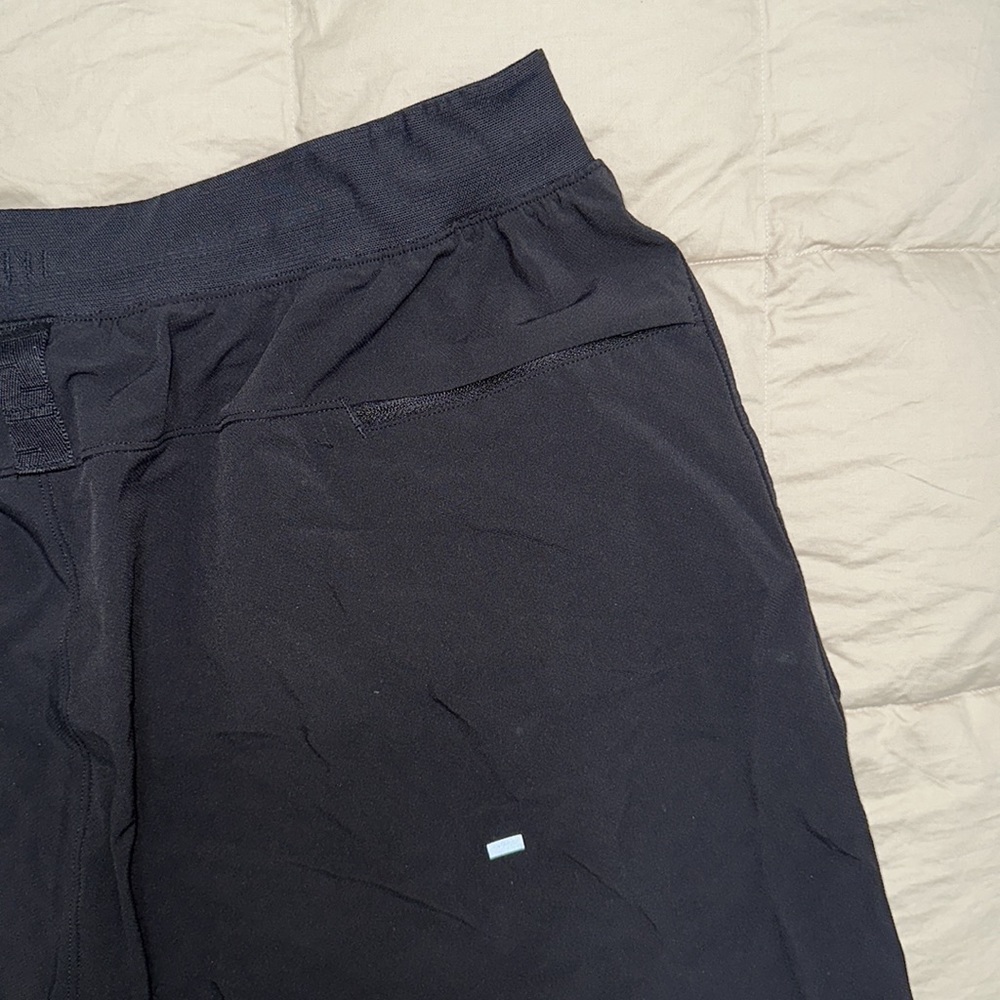 Lululemon black shorts Large zipper side and back pockets - Picture 3 of 6
